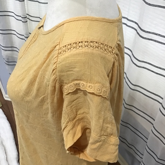 Democracy Women’s Size Medium Yellow Blouse Short Sleeve Embroidery Shirt - Picture 3 of 9